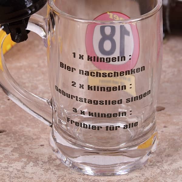 Bierkrug mit spezieller Anleitung