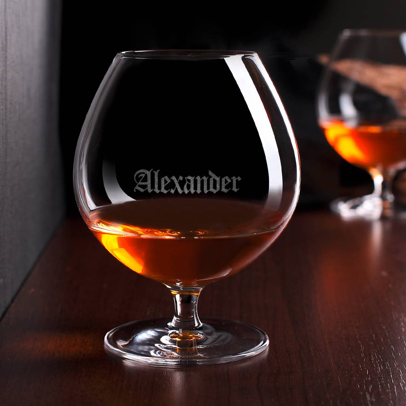 Graviertes Cognac-Glas mit Wunschnamen in altdeutscher Schrift –
