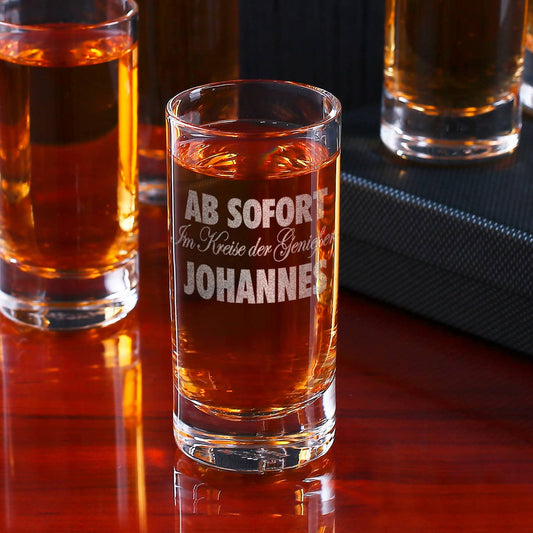 Ab Sofort im Kreise der Genießer und Ihr Wunschname werden auf das Schnapsglas graviert.
