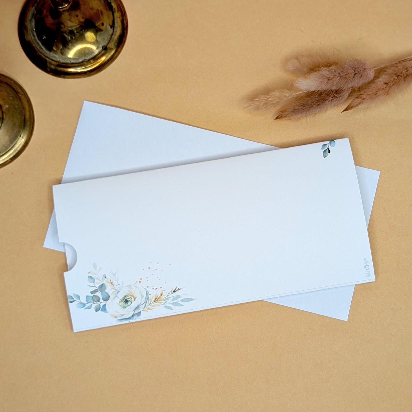 Rückseite - Ziehkarte mit Braut mit Kurzhaarfrisur als Hochzeitseinladung