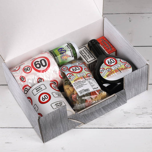 Gefüllter Pappkoffer zum Geburtstag