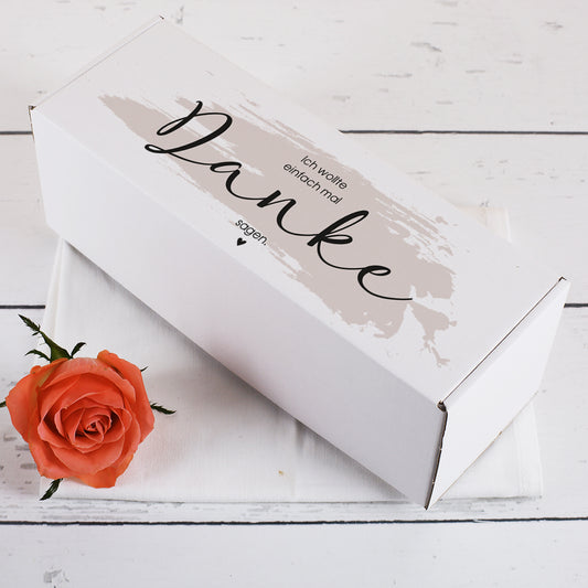 Nahaufnahme des Kartondeckels mit schwarzem Aufdruck „Ich wollte einfach mal Danke sagen“.