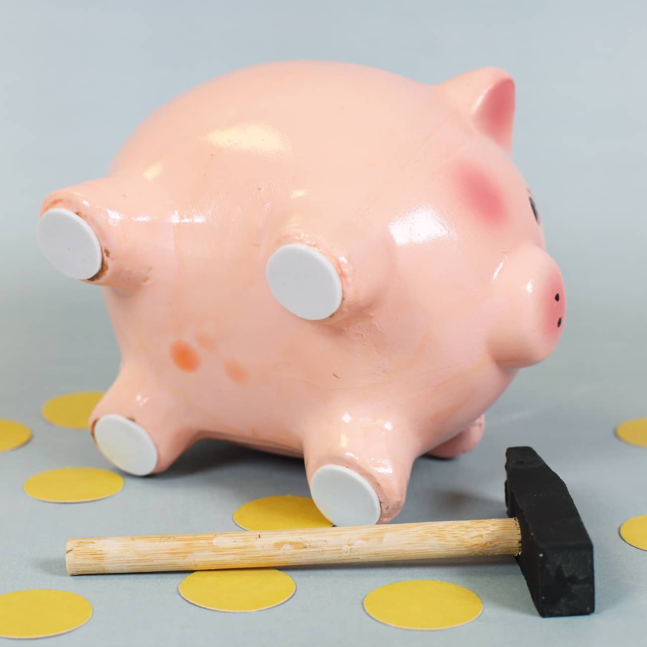 Sparschwein mit Hammer –