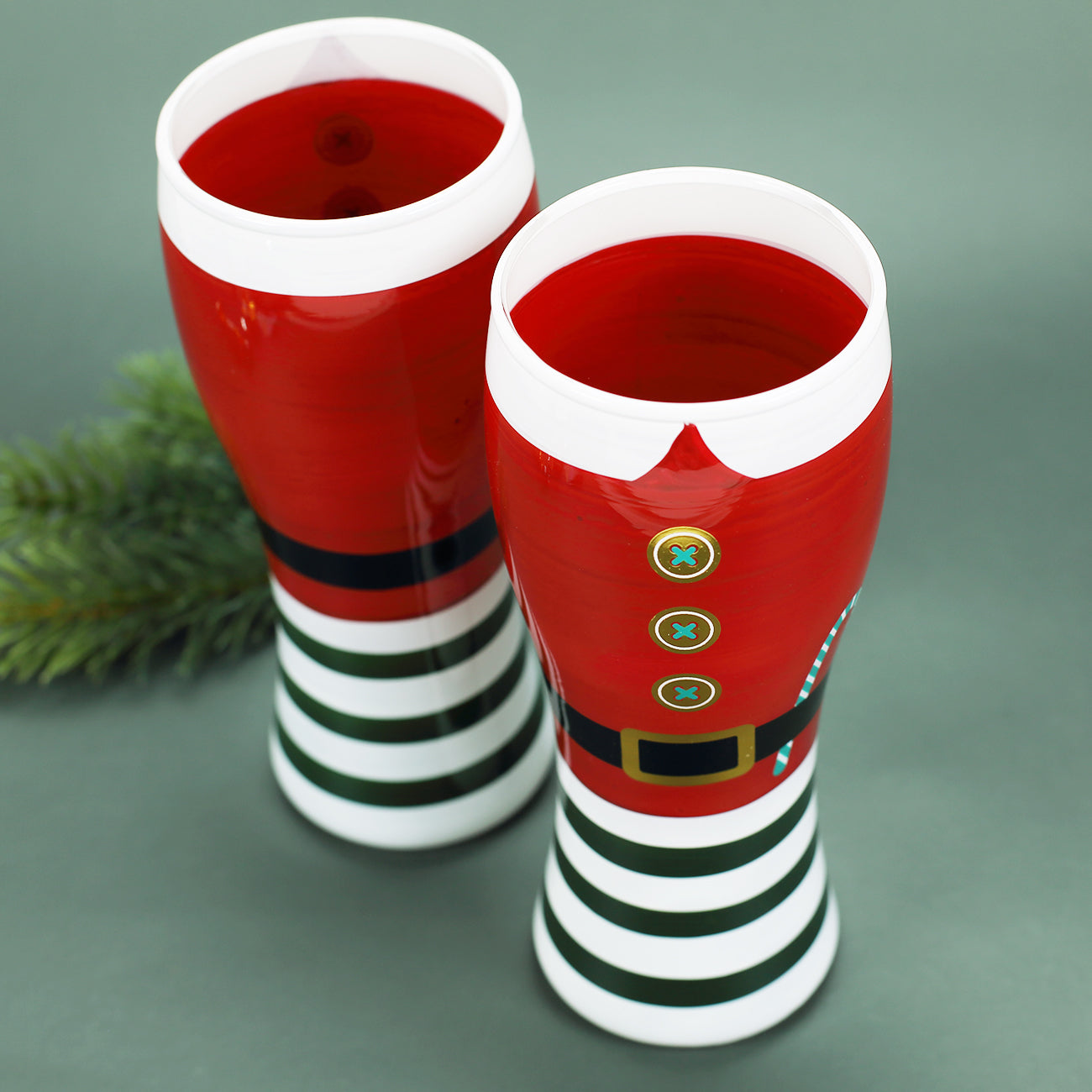 Biergläser im Santa Kostüm