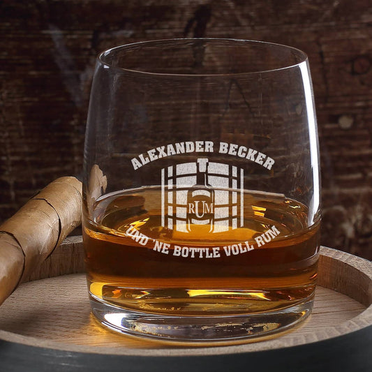 Rumglas graviert mit Namen und Holzfass