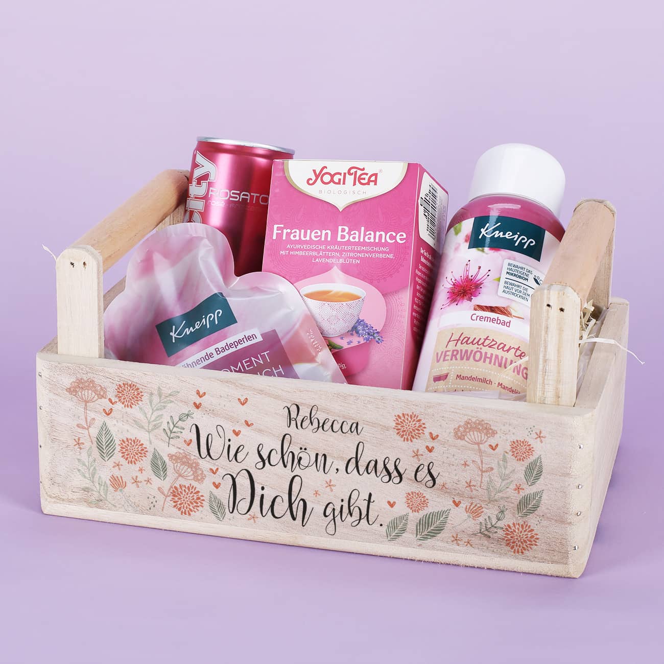 Geschenkset für Frauen mit Badezusätzen, Secco & Tee in Geschenkkorb aus Holz mit Name personalisiert für Oma, Mama, Freundin –