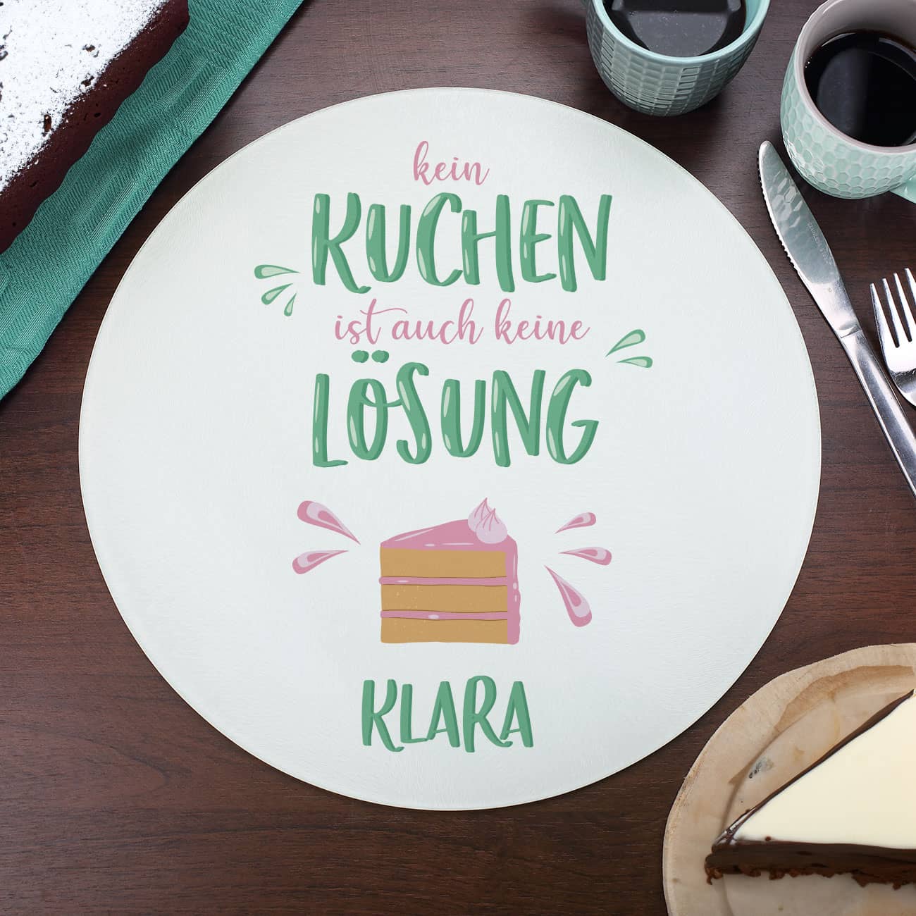 Kuchenteller aus Glas mit Name personalisiert & lustiger Aufschrift 30cm Durchmesser, geriffelte Oberfläche & mit Gummifüßchen als Geschenk für Genießer zum Geburtstag –