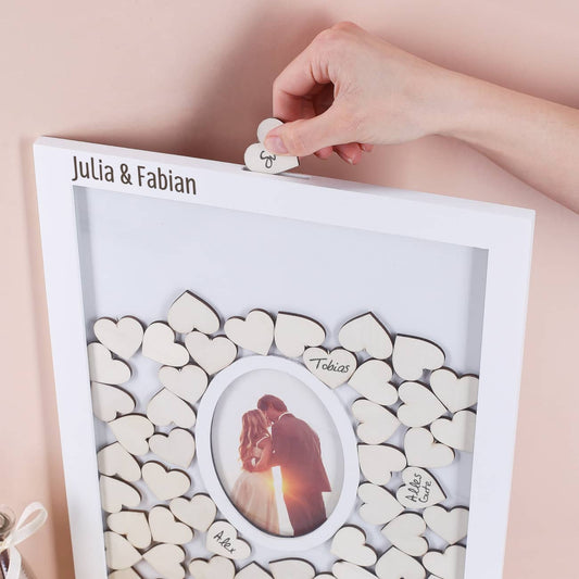 Schlitz zum Einwerfen der Holzherze