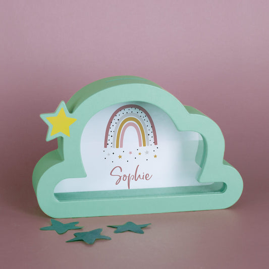 Spardose in Wolkenform mit Regenbogenmotiv und personalisiertem Namen, sanftes Mint, ideal als Geschenk zur Geburt oder Taufe