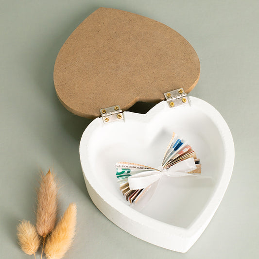 Personalisierte Herzdose aus Holz zur Hochzeit oder Verlobung