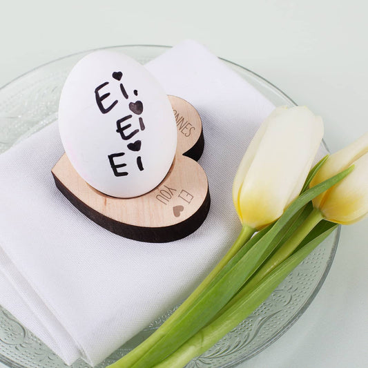 Holzeierbecher in Herzform "Ei love you"
