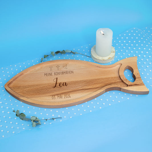 Personalisiertes Servierbrett in Fischform 'Ichthys' aus Holz zur Taufe, Kommunion & Konfirmation