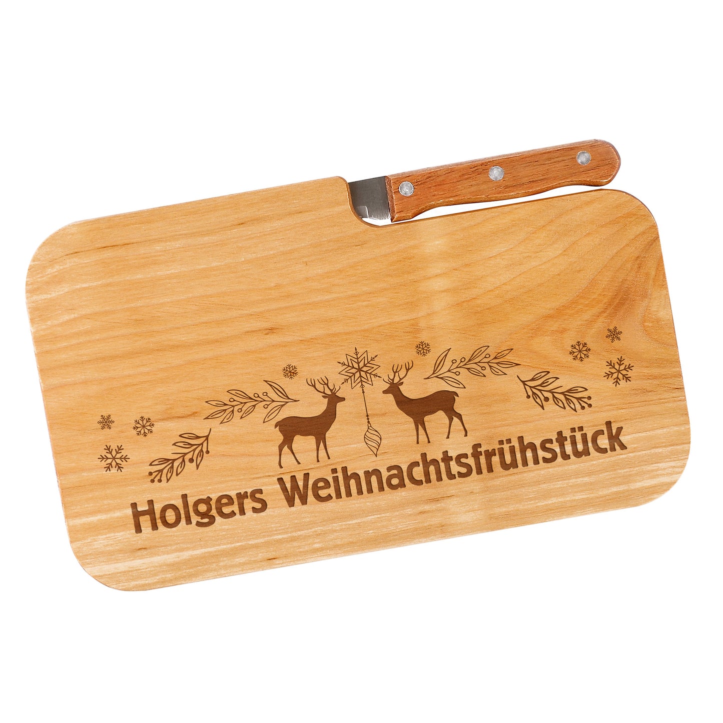 Freigestelltes Holzbrettchen mit Gravur und Messer auf weißem Hintergrund