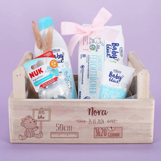 Geschenkkorb aus Holz mit Personalisierung