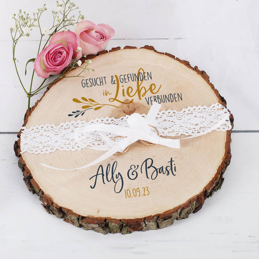 Baumscheibe als tolles Ringkissen mit Namen und Hochzeitsdatum