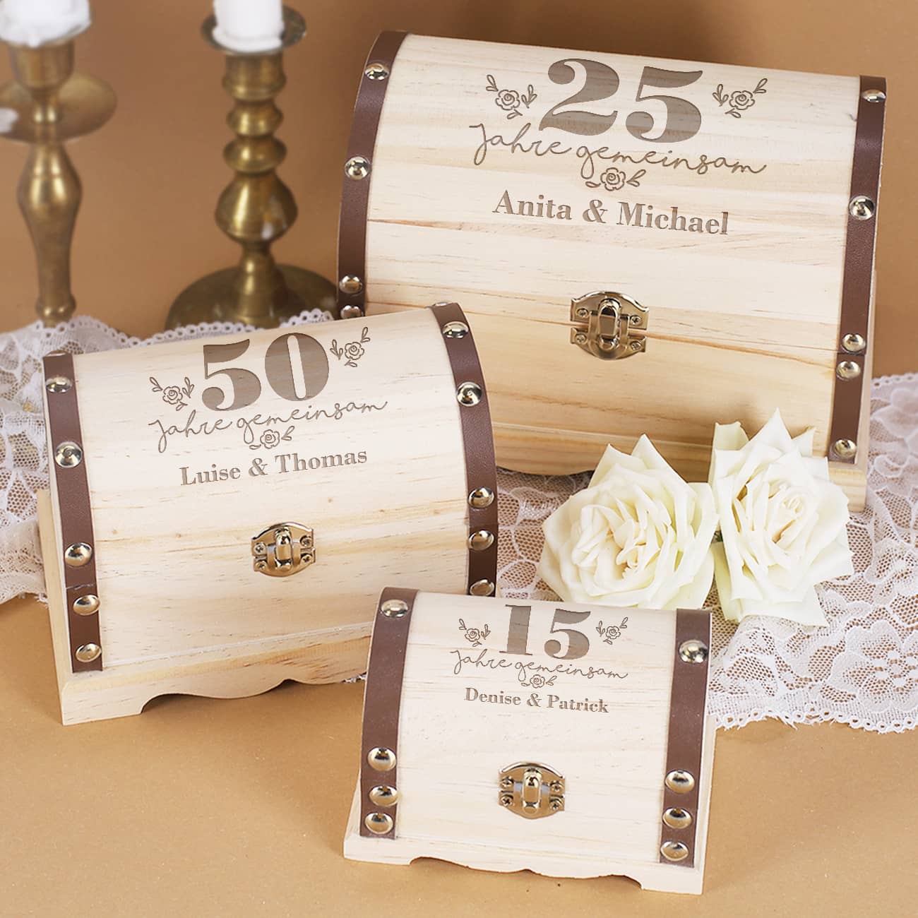 aufbewahrung geldgeschenke hochzeit Gravierte Schatztruhe als Geldgeschenk zum Hochzeitstag mit Jahreszahl & Namen personalisiert in drei verschiedenen Größen als Hochzeitsgeschenk – geschenke-online.de