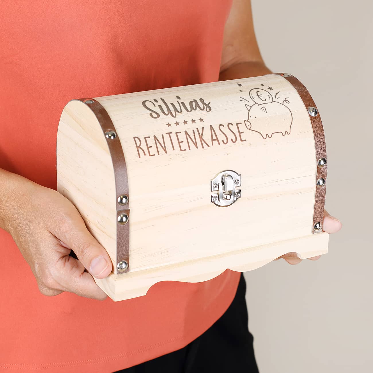 Personalisierte Schatztruhe als Rentenkasse – Geschenk zur Rente –
