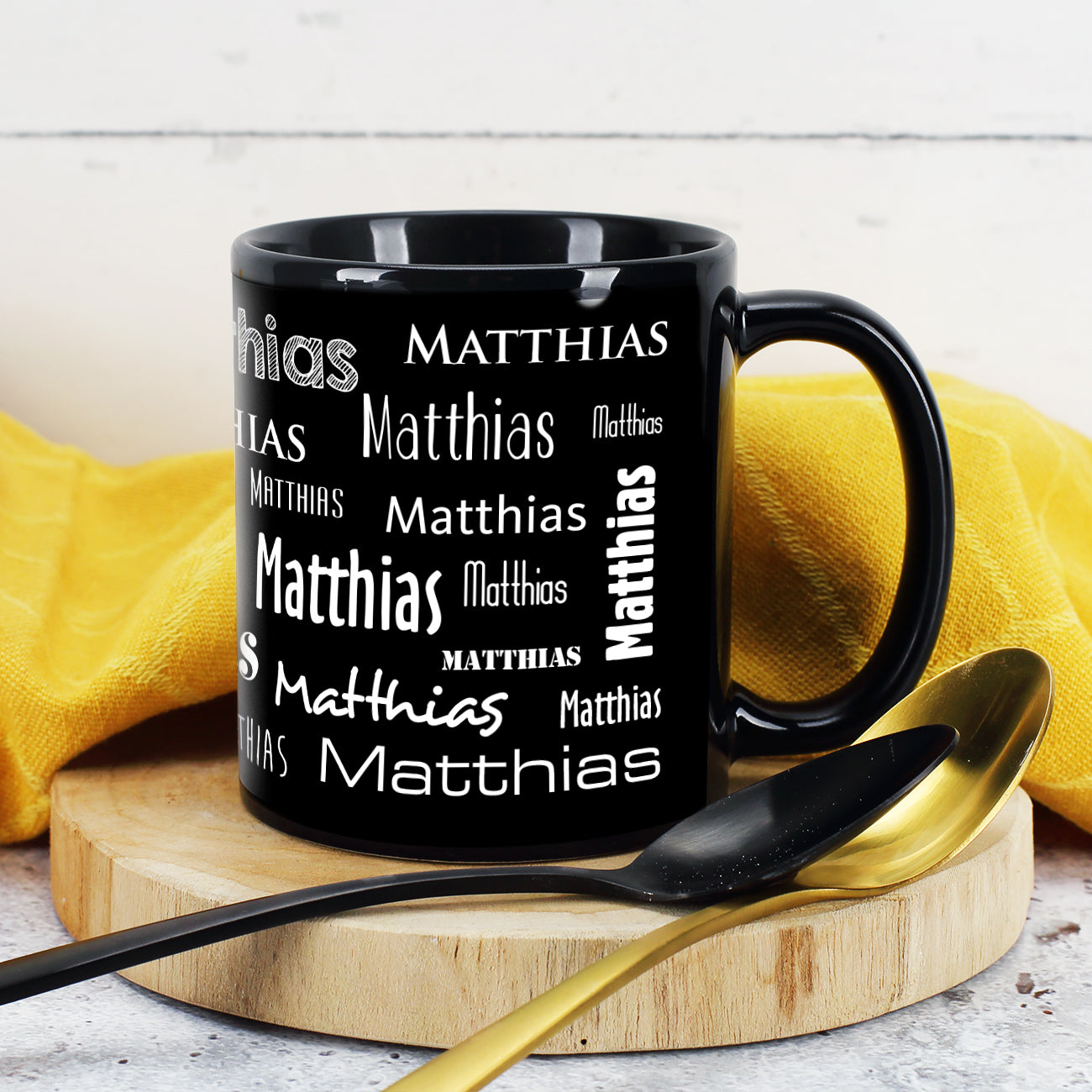 Tasse in Schwarz mit Name –