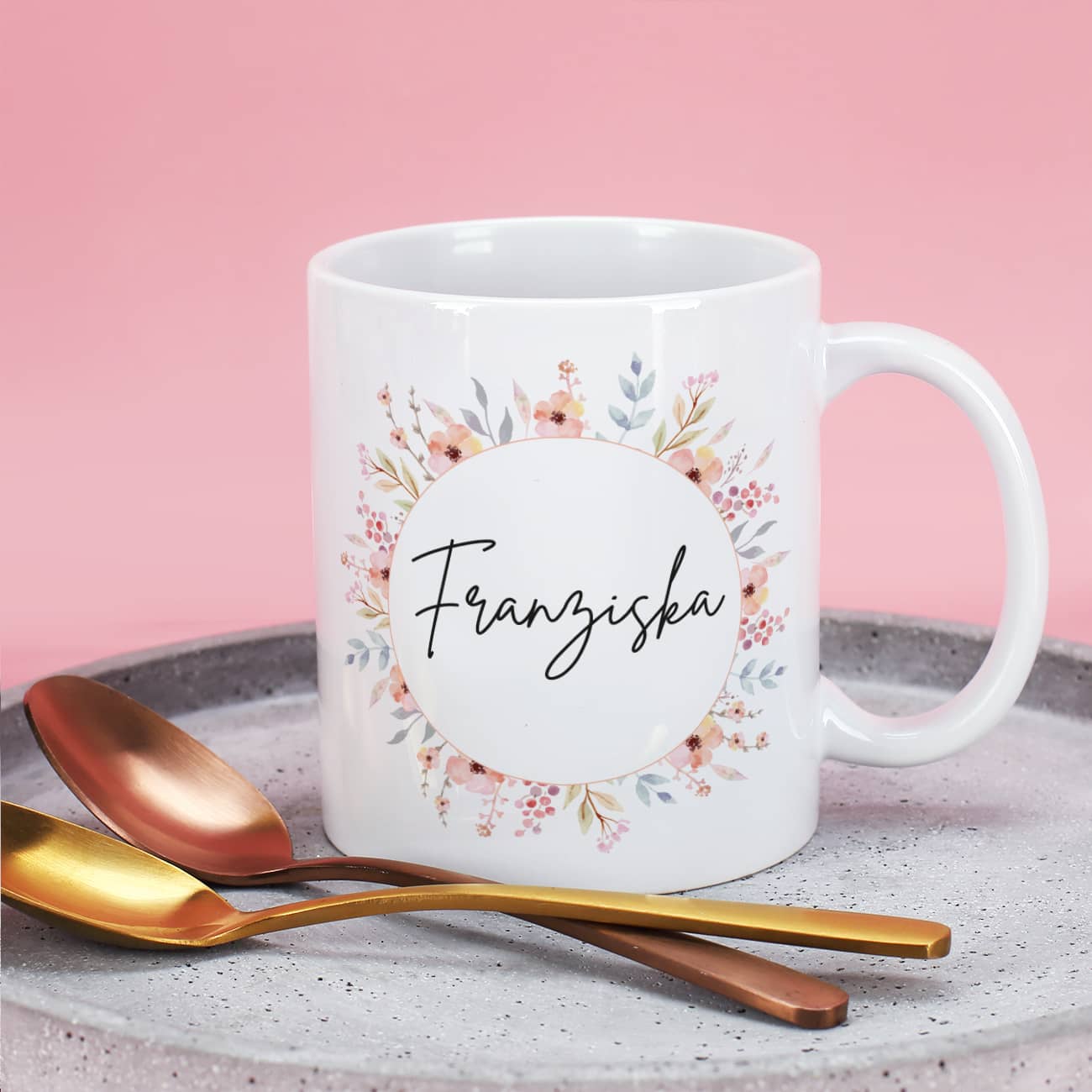 Tasse mit Name und Blumen –