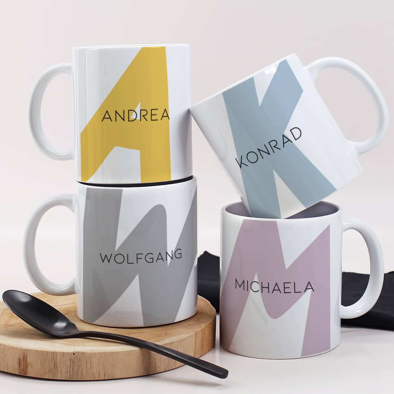 Tasse mit Monogramm