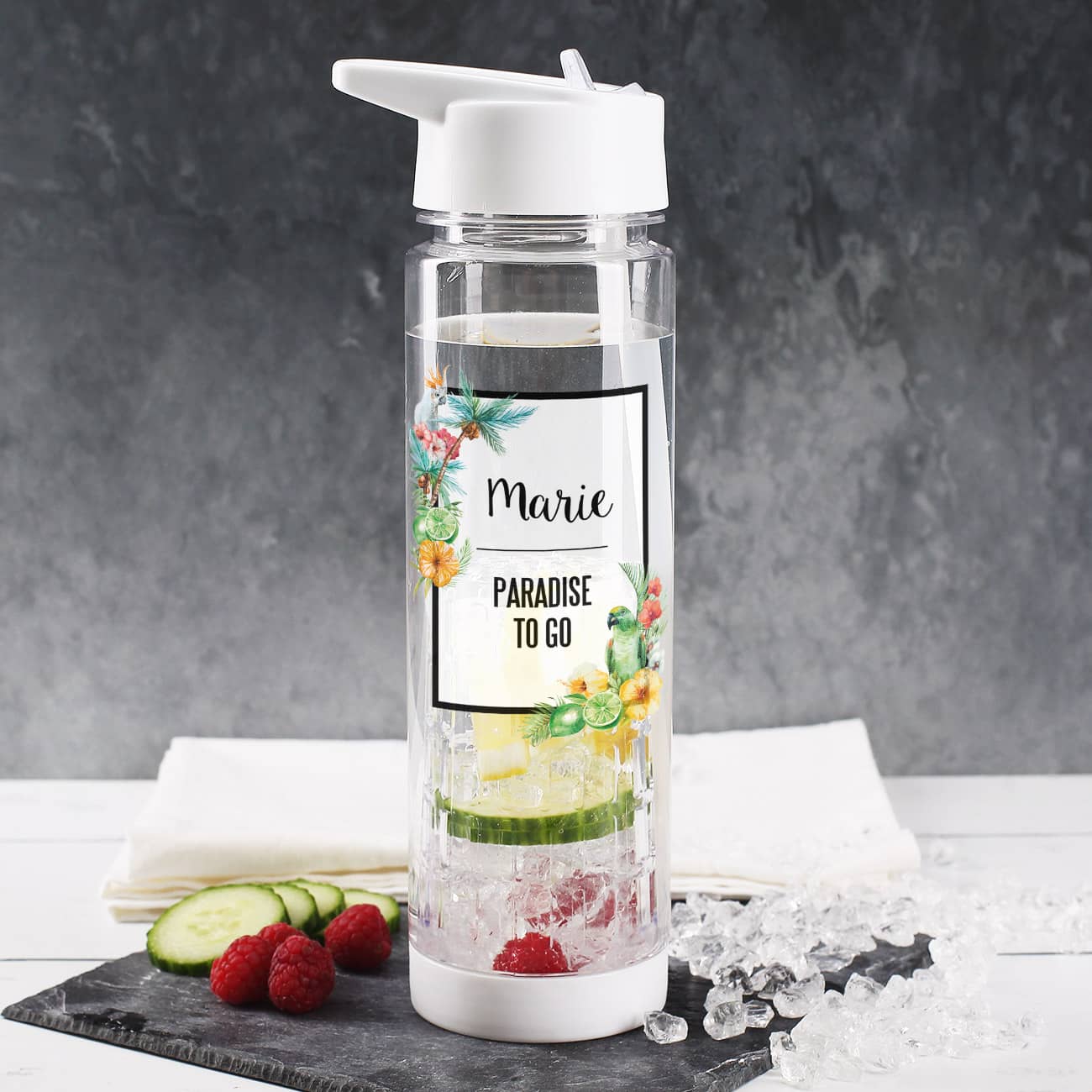 Paradise To Go Trinkflasche mit Namensaufdruck und Fruchteinsatz –