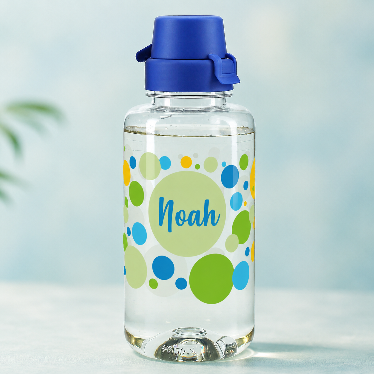 700 ml Transparente Trinkflasche für Jungen mit Punkten und Name –