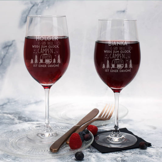 Es gibt viele Wege zum Glück, Campen ist einer davon! mit Name personalisiert