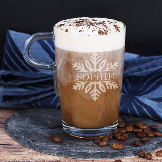 Glas für Heißgetränke mit einem Namen nach Wunsch graviert