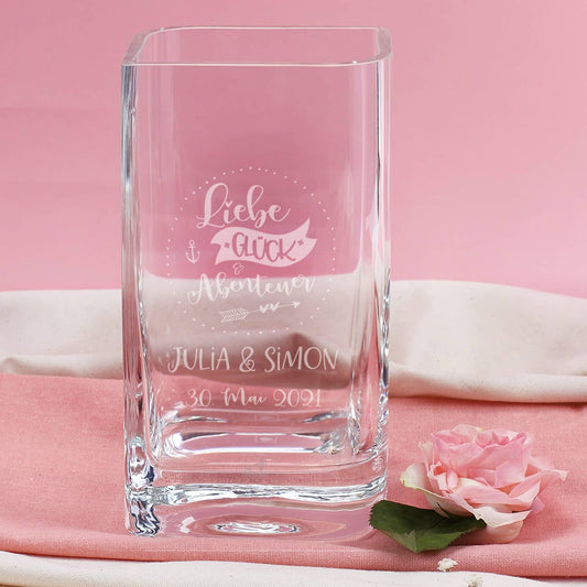 Liebe, Glück & Abenteuer - gravierte Vase zur Hochzeit