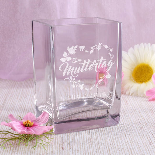 Vase zum Muttertag mit Blumenherz und Gravur