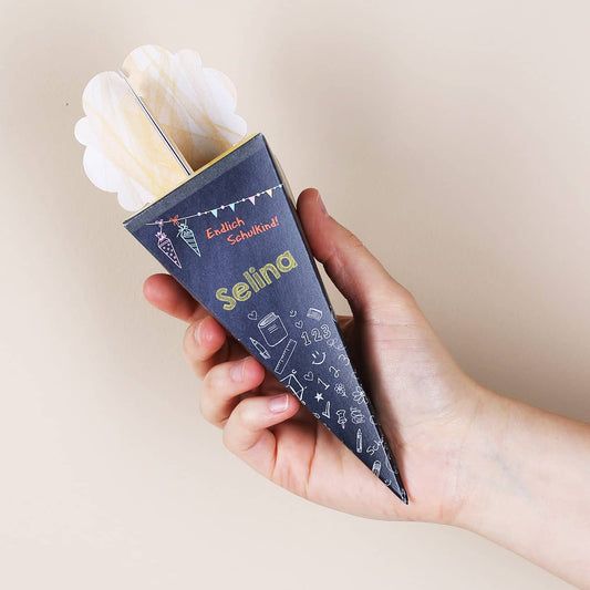 Befüllte Mini Schultüte mit Tafel Motiv und mit Name personalisiert