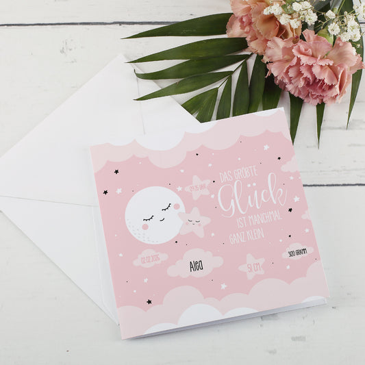 Rosa Geburtskarte als Klappkarte mit personalisiertem Namen und Geburtsdaten, dekoriert mit schlafendem Mond und Sternen