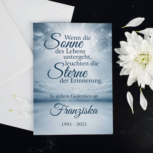 Karte zur Trauerfeier mit Himmel und Spruch