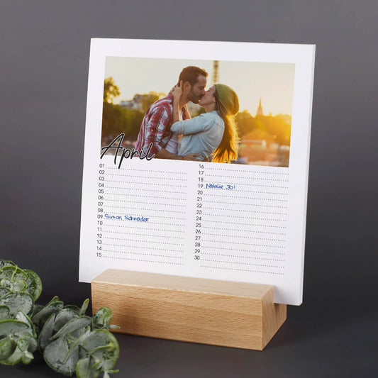 Jeder Monat mit einem Foto und den Geburtstagen gestaltet