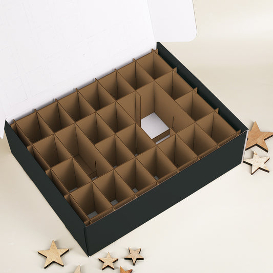 DIY Adventskalender zum selbst Befüllen mit roségoldenem Weihnachtsschmuck