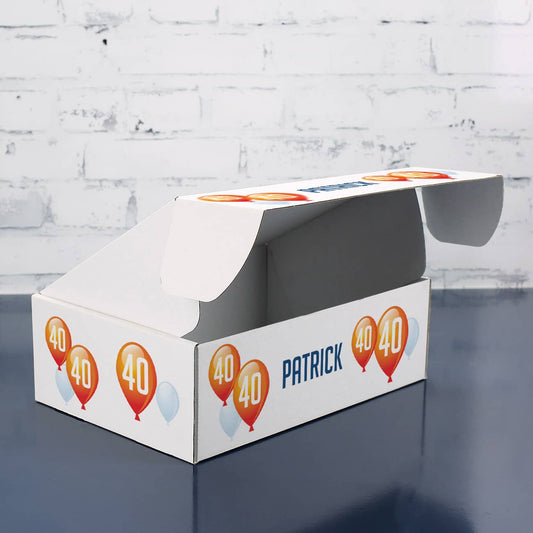 Geschenkverpackung mit Name und Alter zum Geburtstag