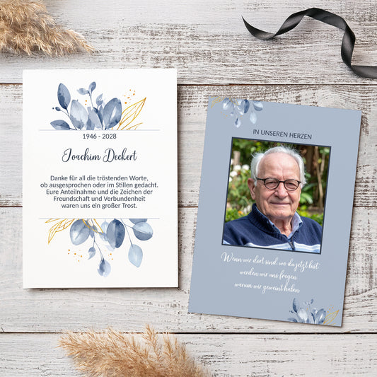 Dankeskarte stilvoll inszeniert auf Holzunterlage