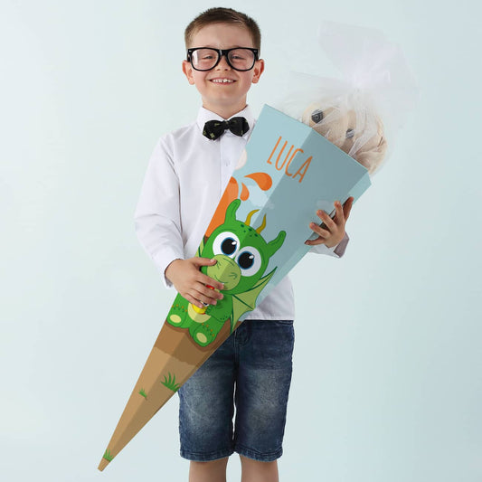 Zuckertüte mit niedlichem Drachen und Wunschname