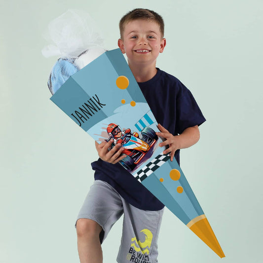 Schultüte zur Einschulung mit coolem Rennfahrer und Wunschname bedruckt