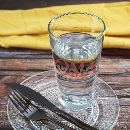 Persönliches Trinkglas für Oma mit farbenfrohem Druck