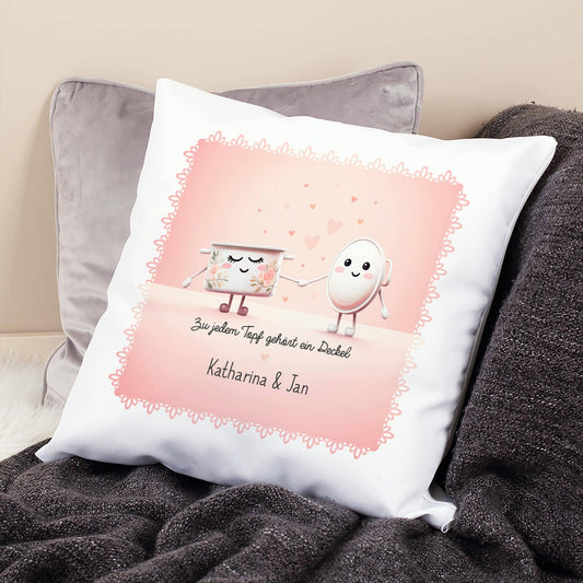 Kuschelkissen mit den Namen des Pärchens und süßem Motiv
