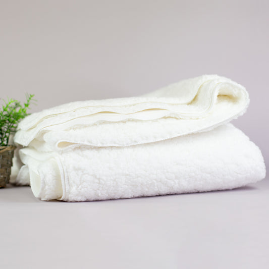 Detailaufnahme der flauschigen Sherpa-Innenseite, weich und wärmend