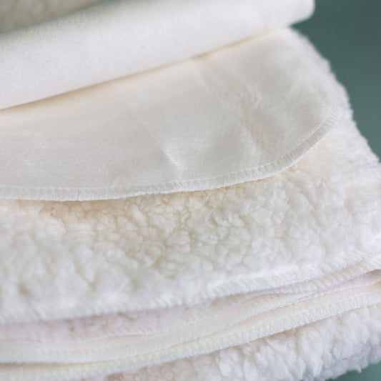 Detailansicht der Sherpa-Innenseite der Fotodecke – Flauschig und warm