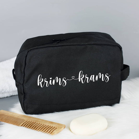 Schwarze Kulturtasche mit Text nach Wunsch bedruckt