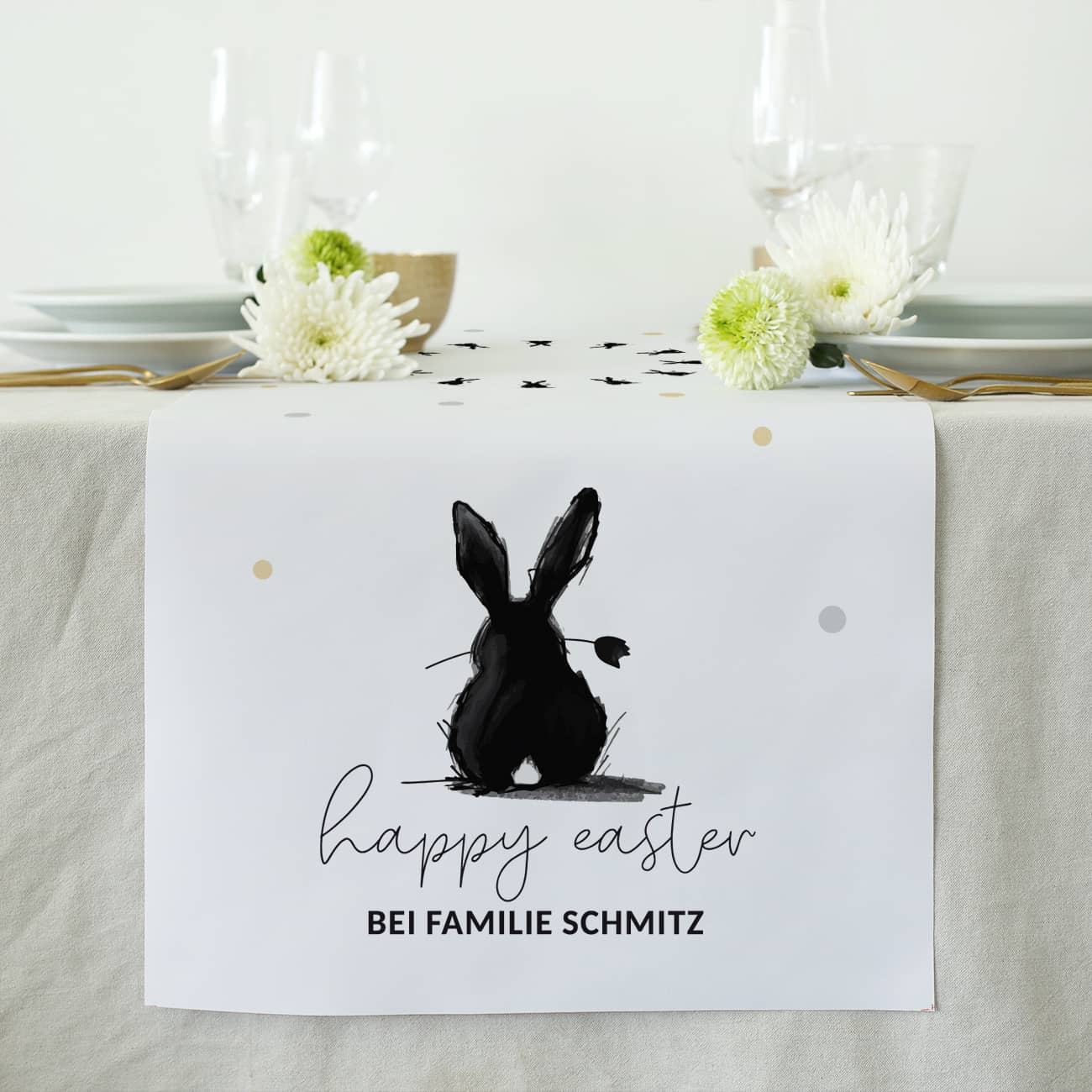 Tischläufer zu Ostern Happy Easter mit Osterhasen in Schwarz & Text nach Wunsch bedruckt in zwei Größen erhältlich aus abwischbarem Material als Osterdeko –