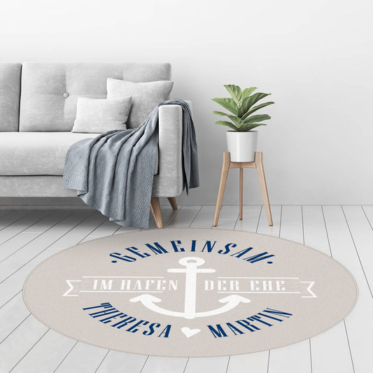 Personalisierter Teppich als Hochzeitsgeschenk in Beige mit Anker Logo