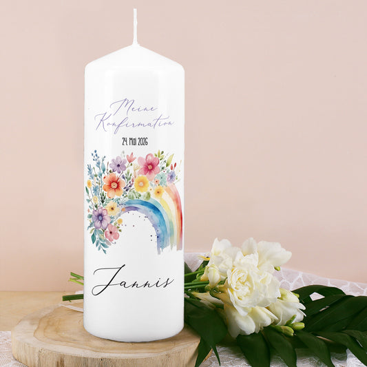 Konfirmationskerze mit Regenbogen und Blumen für Jannis, personalisiert mit Name und Datum 24. Mai 2026