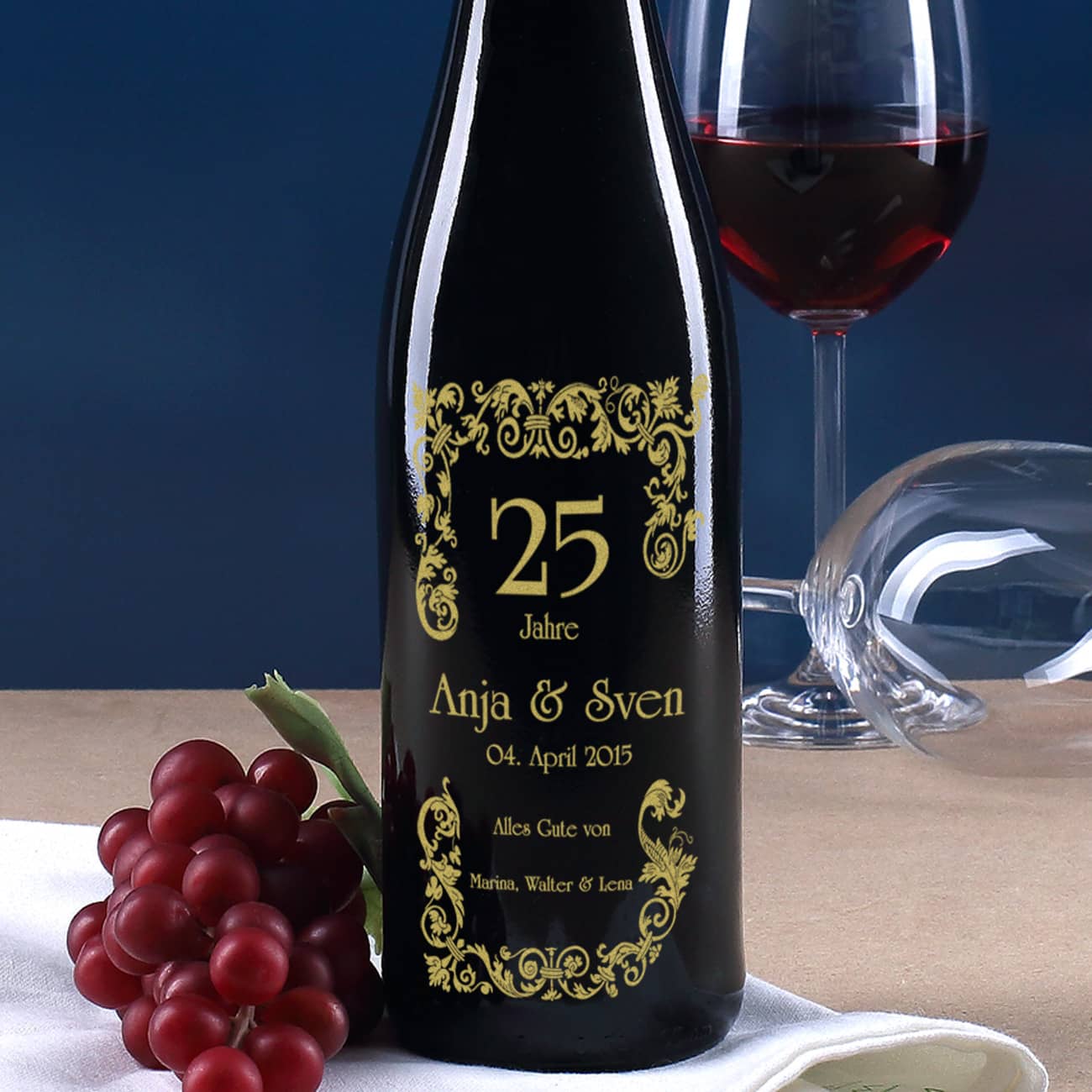 Weinflasche mit Gravur zur Silberhochzeit in Gold