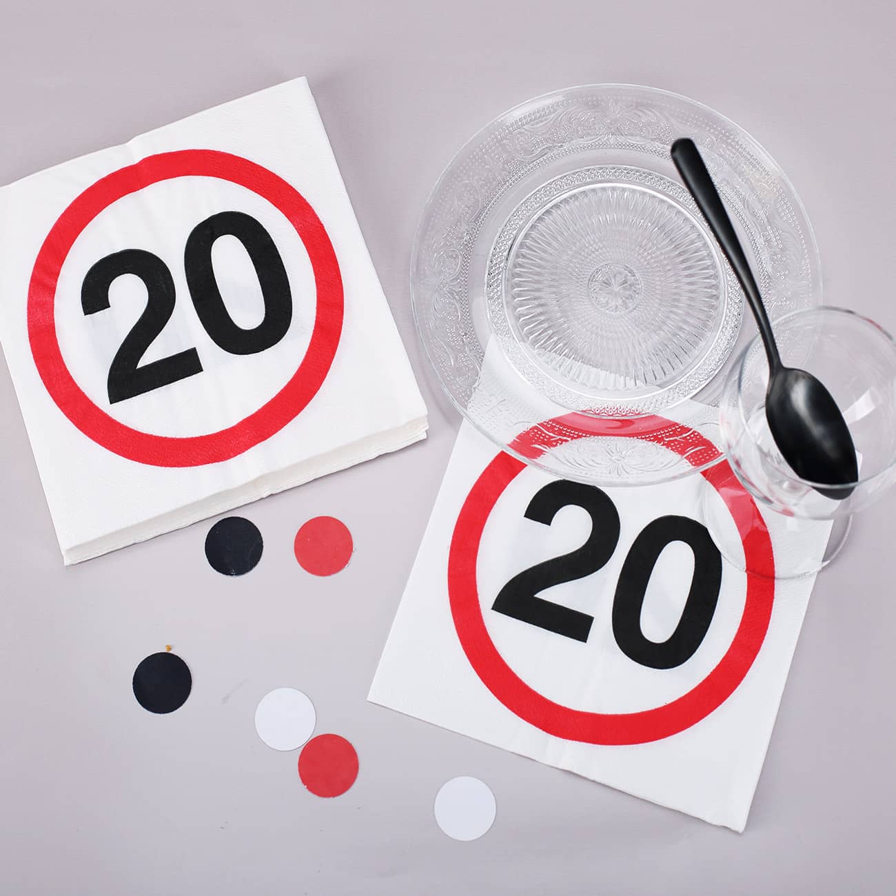 Serviette mit Verkehrszeichen zum 20. Geburtstag