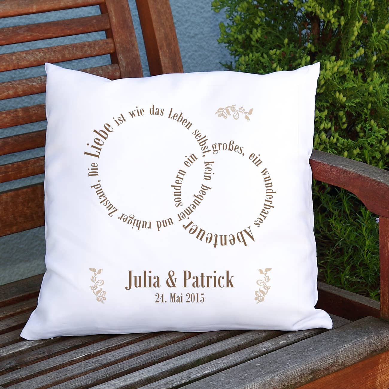 Kissen zur Hochzeit - Liebe ist... mit Namen